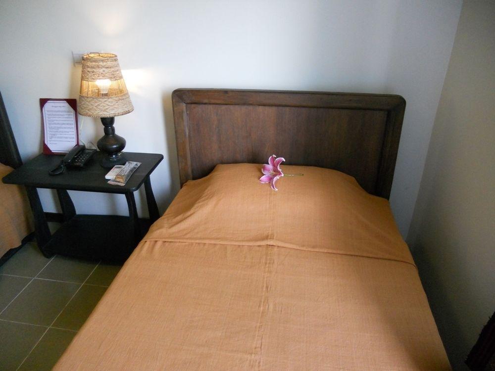 어 리틀 빗 오브 만달레이 태번 B&B 외부 사진