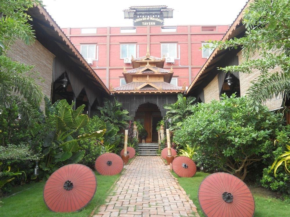 어 리틀 빗 오브 만달레이 태번 B&B 외부 사진
